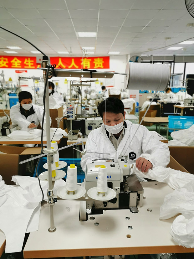 上海誠格安全防護用品有限公司轉產(chǎn)后的批醫(yī)用防護服